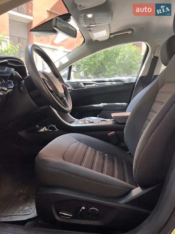 Седан Ford Fusion 2019 в 