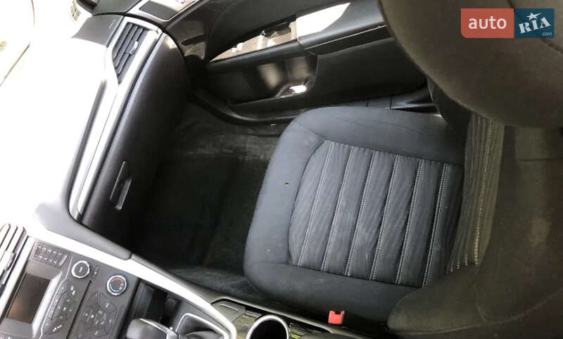 Седан Ford Fusion 2015 в Львові