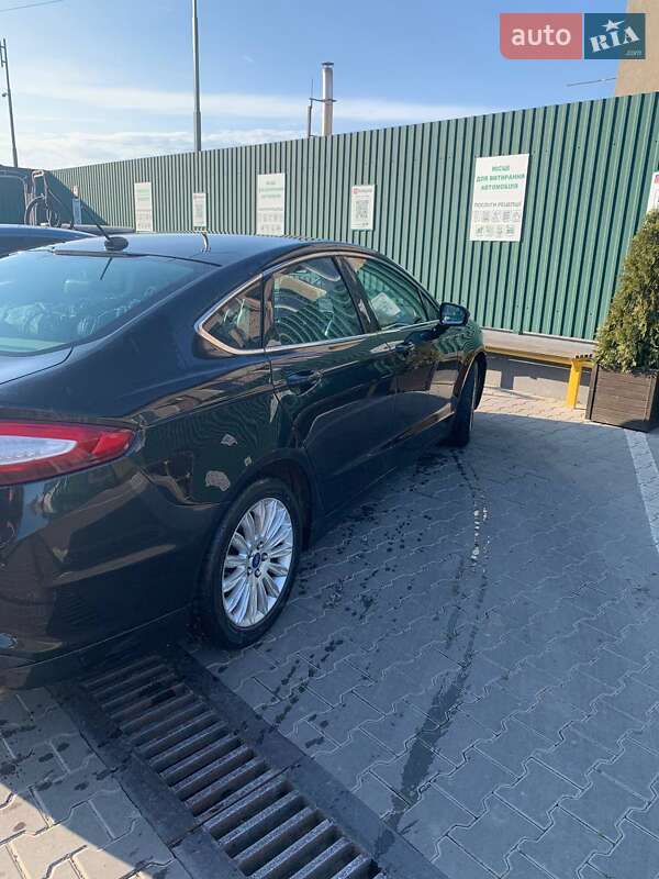 Седан Ford Fusion 2012 в Черновцах