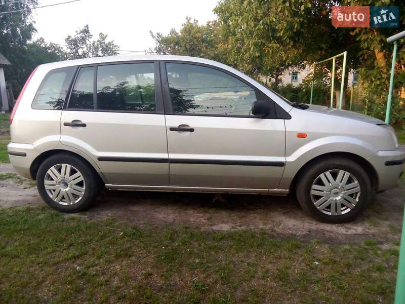 Хэтчбек Ford Fusion 2002 в Заречном