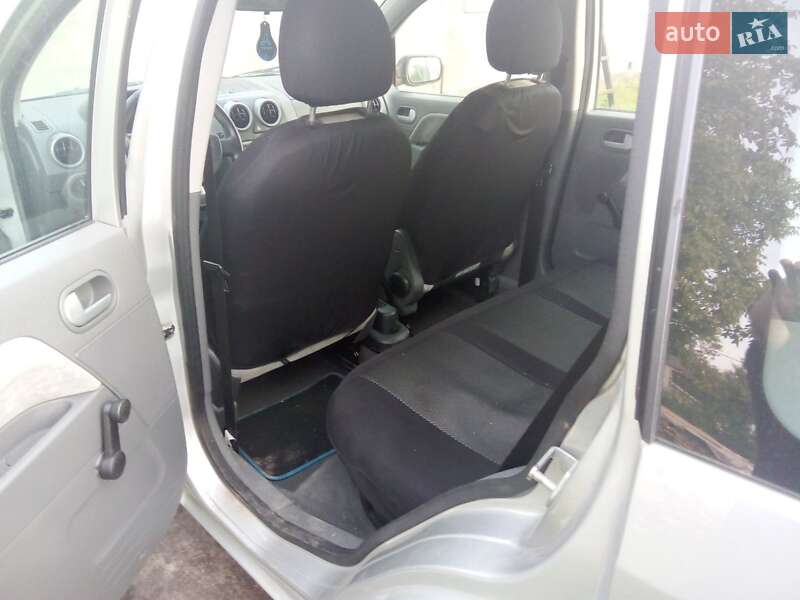 Хэтчбек Ford Fusion 2002 в Заречном