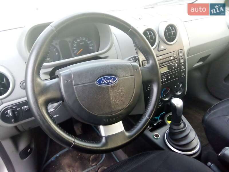 Хэтчбек Ford Fusion 2002 в Заречном