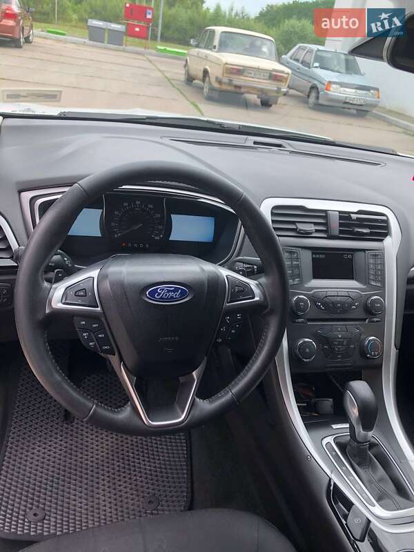 Седан Ford Fusion 2016 в Ромнах