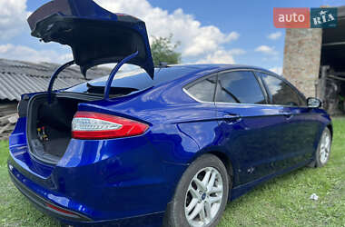 Седан Ford Fusion 2016 в 