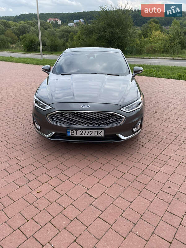 Седан Ford Fusion 2018 в Львове