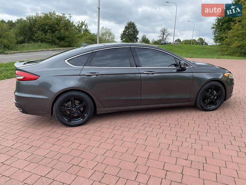 Седан Ford Fusion 2018 в Львове