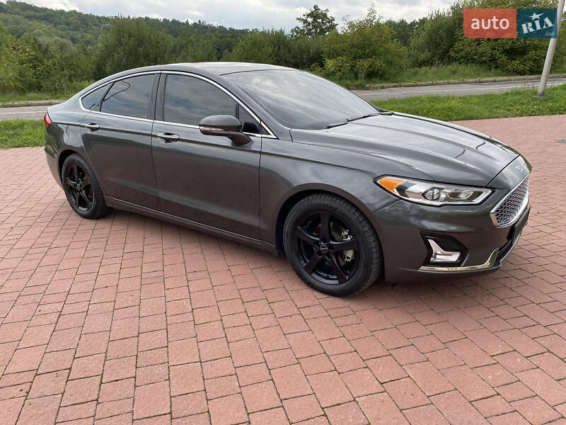 Седан Ford Fusion 2018 в Львове