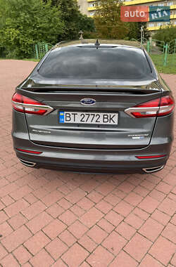 Седан Ford Fusion 2018 в Львове