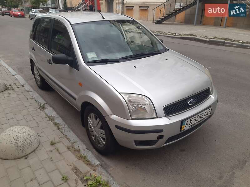 Хэтчбек Ford Fusion 2004 в 