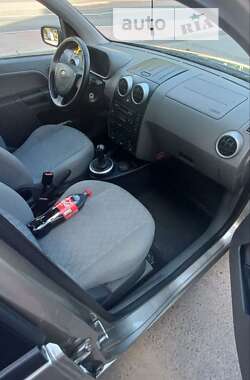 Хэтчбек Ford Fusion 2003 в Могилев-Подольске