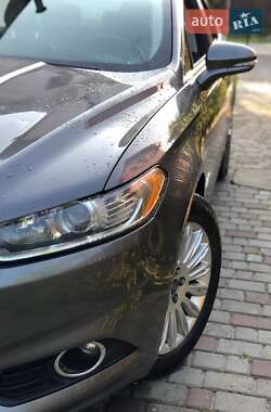 Седан Ford Fusion 2013 в 