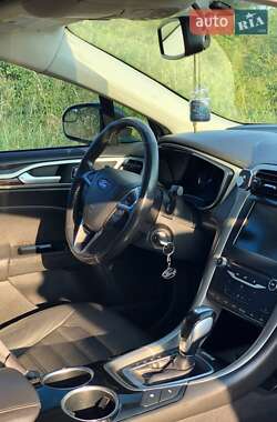 Седан Ford Fusion 2013 в 