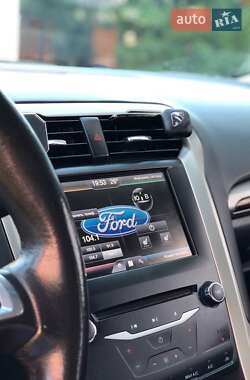Седан Ford Fusion 2013 в 