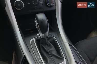 Седан Ford Fusion 2013 в 