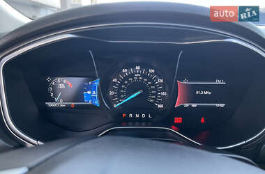 Седан Ford Fusion 2016 в 