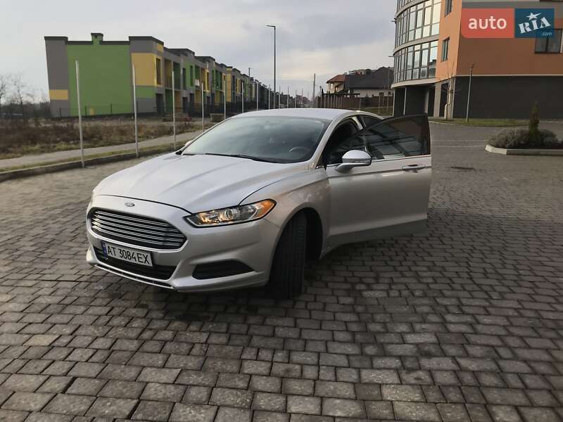 Седан Ford Fusion 2013 в 