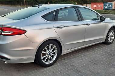 Седан Ford Fusion 2016 в Умані