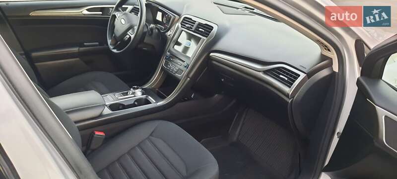 Седан Ford Fusion 2016 в Умані