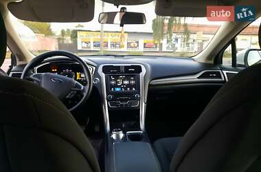 Седан Ford Fusion 2016 в Умані
