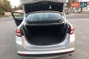 Седан Ford Fusion 2016 в Умані