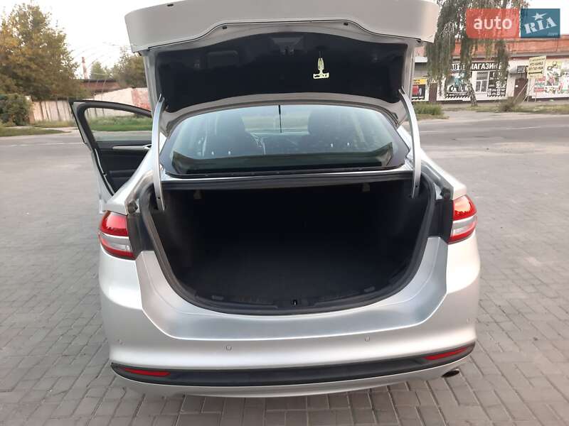 Седан Ford Fusion 2016 в Умані