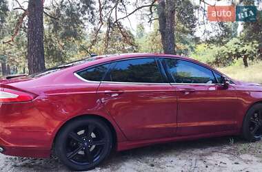 Седан Ford Fusion 2015 в 