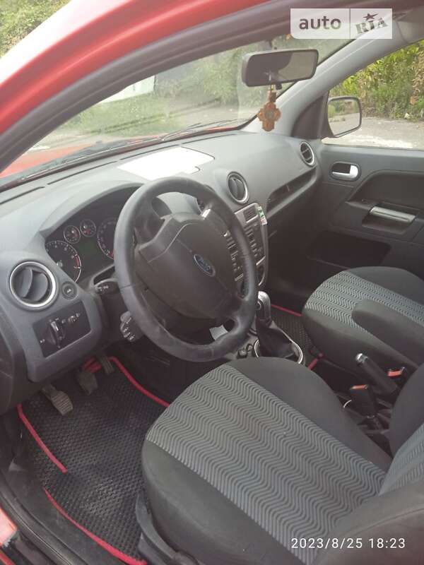 Хэтчбек Ford Fusion 2010 в Томашполе