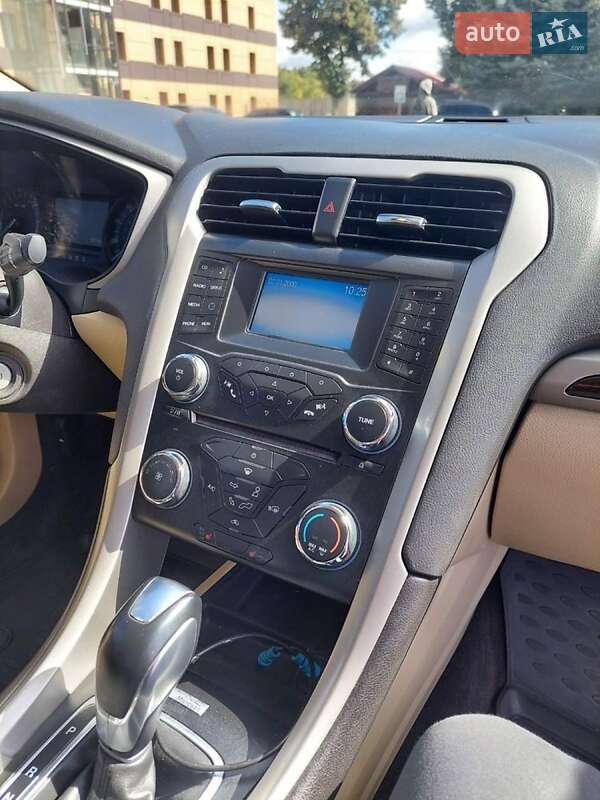 Седан Ford Fusion 2014 в Близнюках