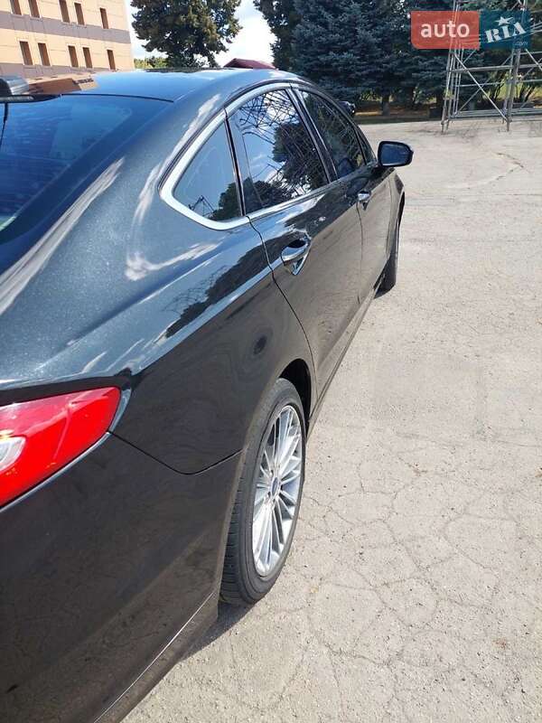 Седан Ford Fusion 2014 в Близнюках