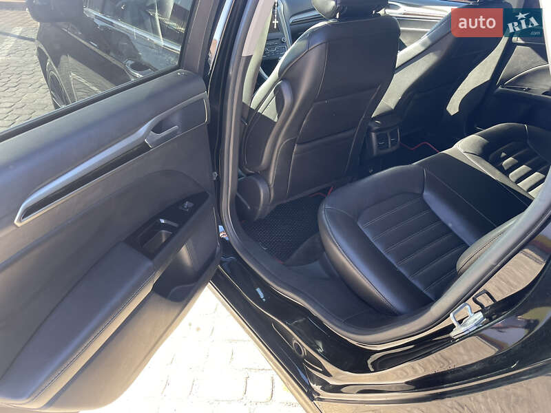 Седан Ford Fusion 2016 в Львове