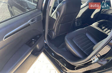 Седан Ford Fusion 2016 в 