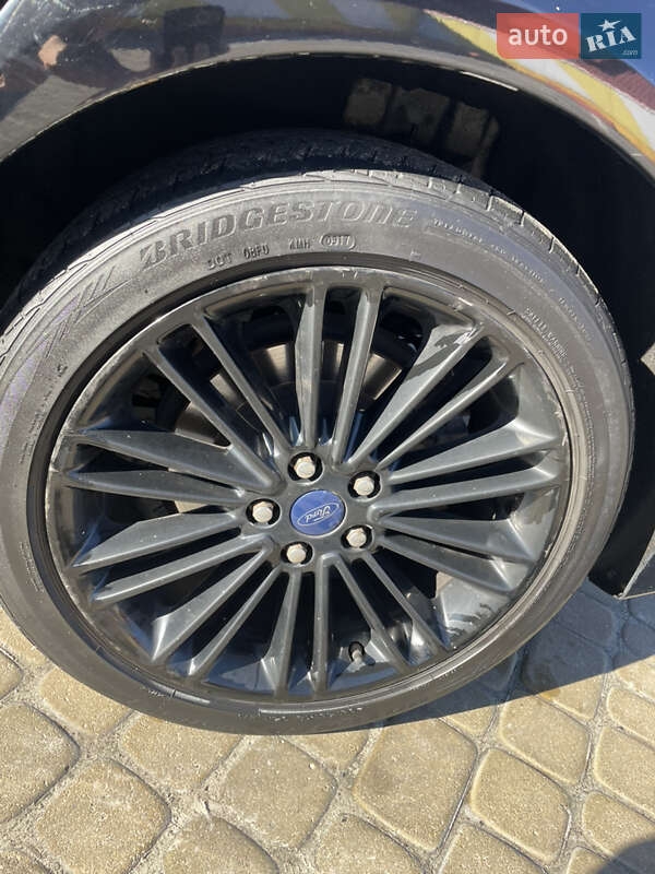 Седан Ford Fusion 2016 в Львове