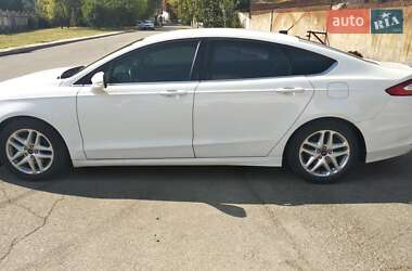 Седан Ford Fusion 2015 в 
