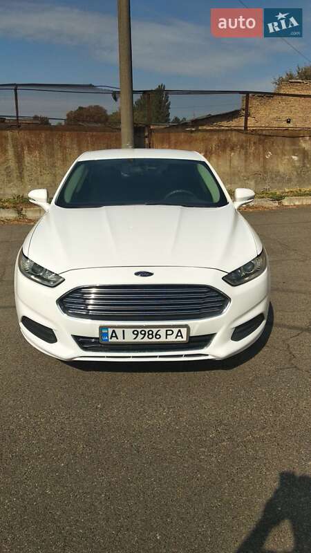Седан Ford Fusion 2015 в 