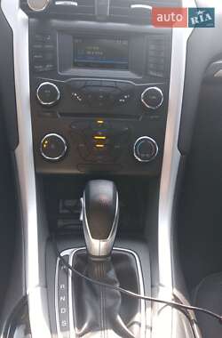 Седан Ford Fusion 2015 в 