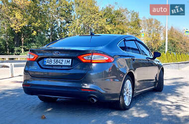 Седан Ford Fusion 2015 в 