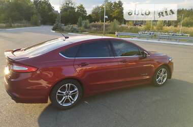 Седан Ford Fusion 2016 в Бучі