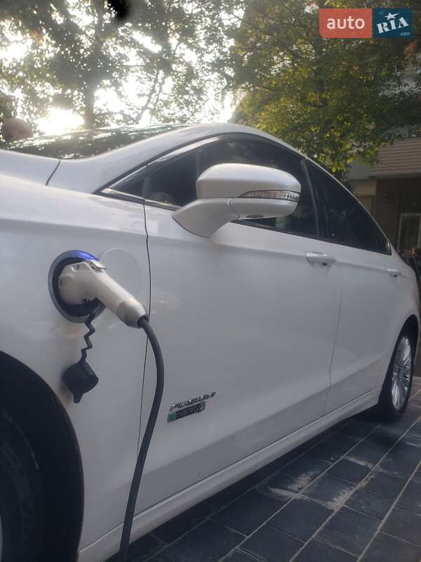 Седан Ford Fusion 2013 в Ужгороде