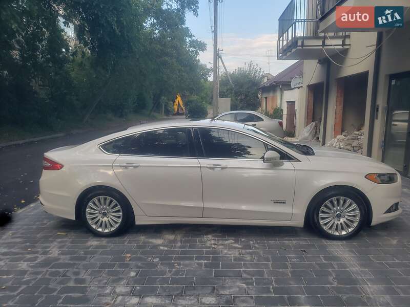 Седан Ford Fusion 2013 в Ужгороде