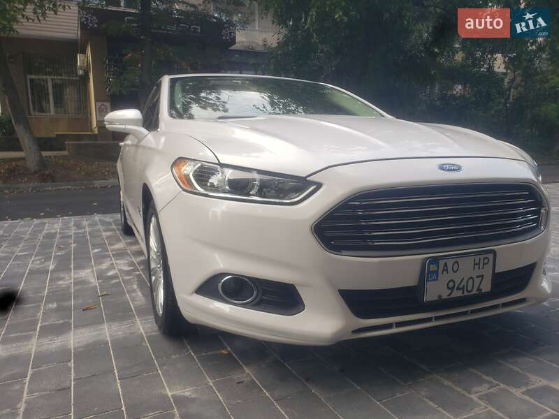 Седан Ford Fusion 2013 в Ужгороде