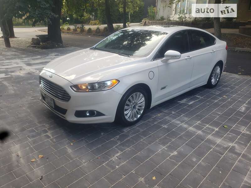 Седан Ford Fusion 2013 в Ужгороде