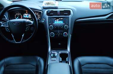 Седан Ford Fusion 2016 в 