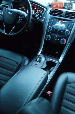 Седан Ford Fusion 2016 в 