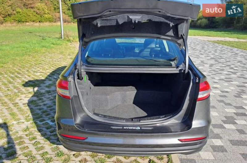 Седан Ford Fusion 2019 в Львове