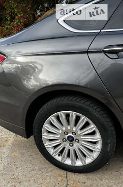 Седан Ford Fusion 2015 в 