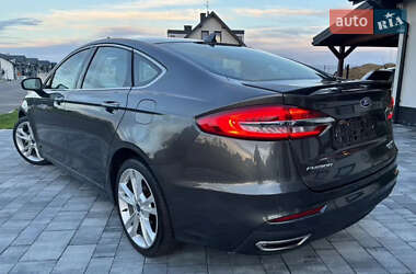 Седан Ford Fusion 2017 в 
