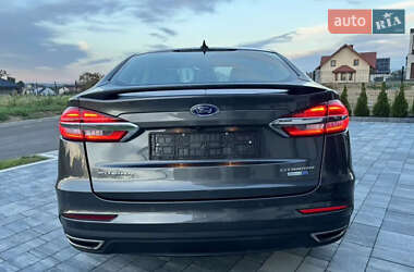 Седан Ford Fusion 2017 в 