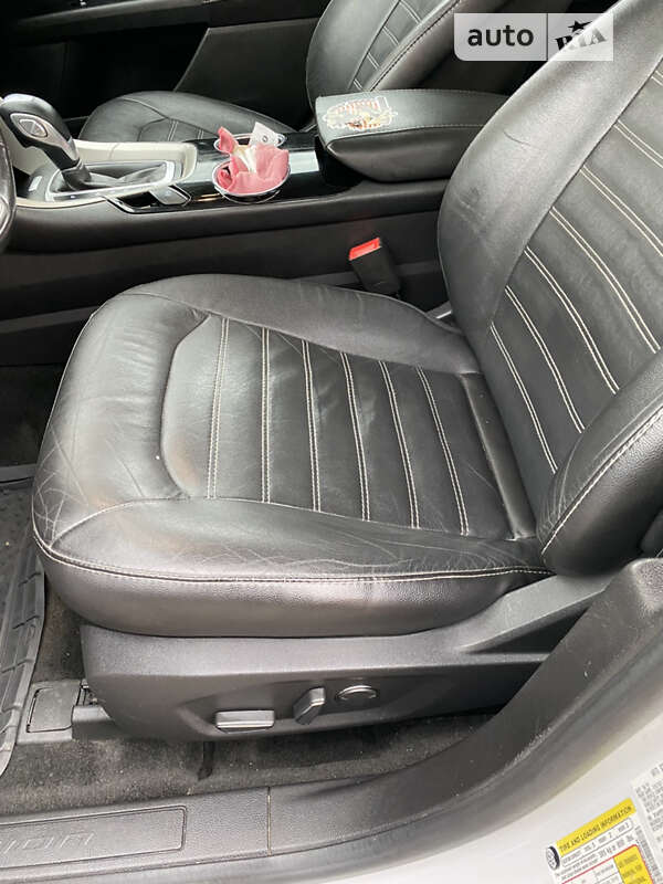 Седан Ford Fusion 2014 в Стрию