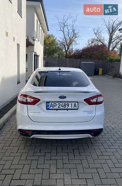 Седан Ford Fusion 2015 в 