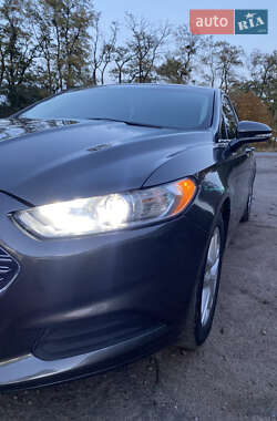 Седан Ford Fusion 2015 в 